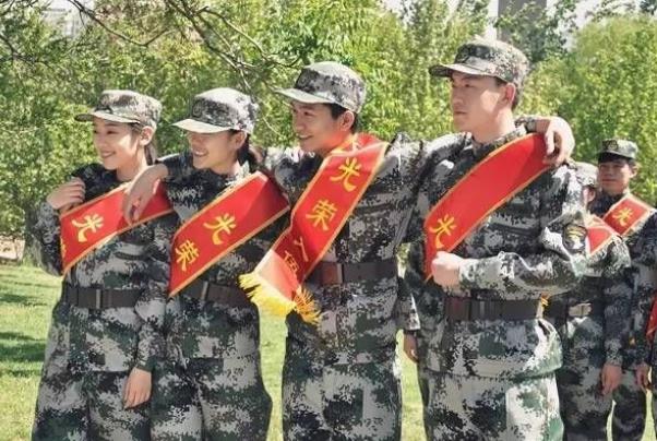 高中入伍和大学入伍有啥区别？看完才知道，两者差的不是一星半点