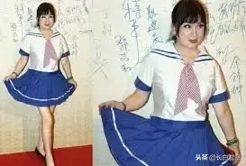 她坐过牢,拍过三级级片,被美国总统接见,如今还宛如少女