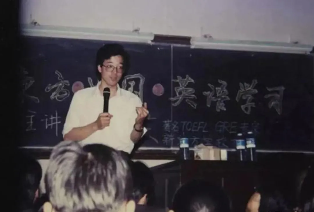 被嘲笑、被抢劫，59岁去直播，