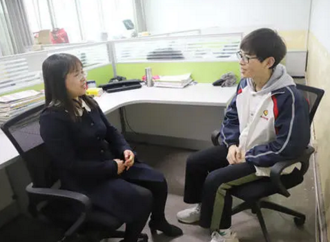 高一成绩全校倒数，高考以第一考上北大，网瘾少年如何逆袭成功？