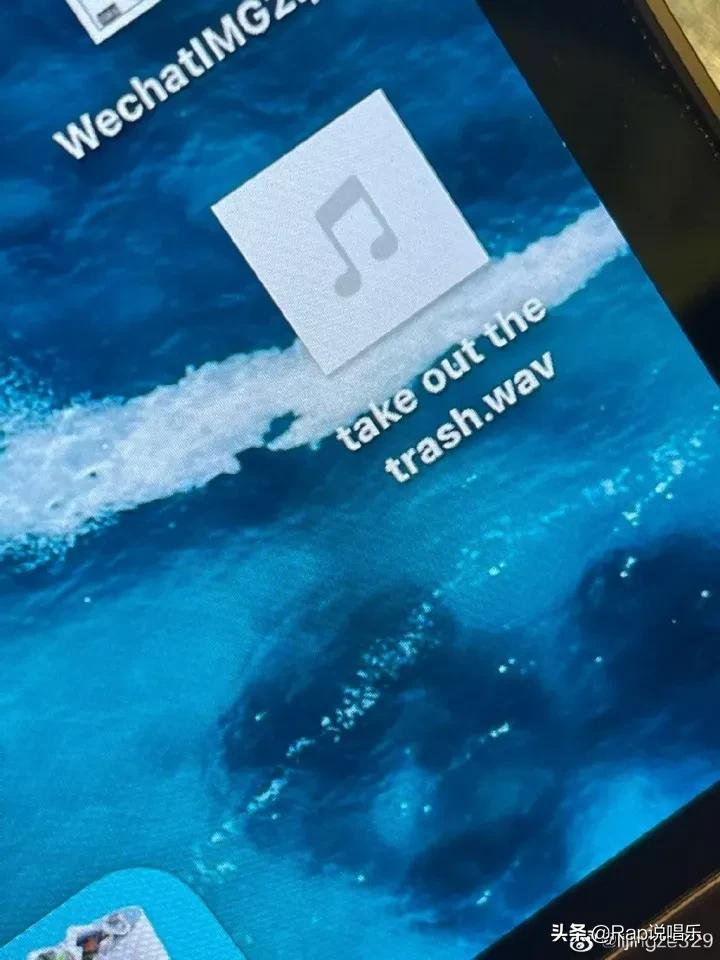 贝贝和Melo的合作曲上线,却提到了与派克特约架的旧怨?