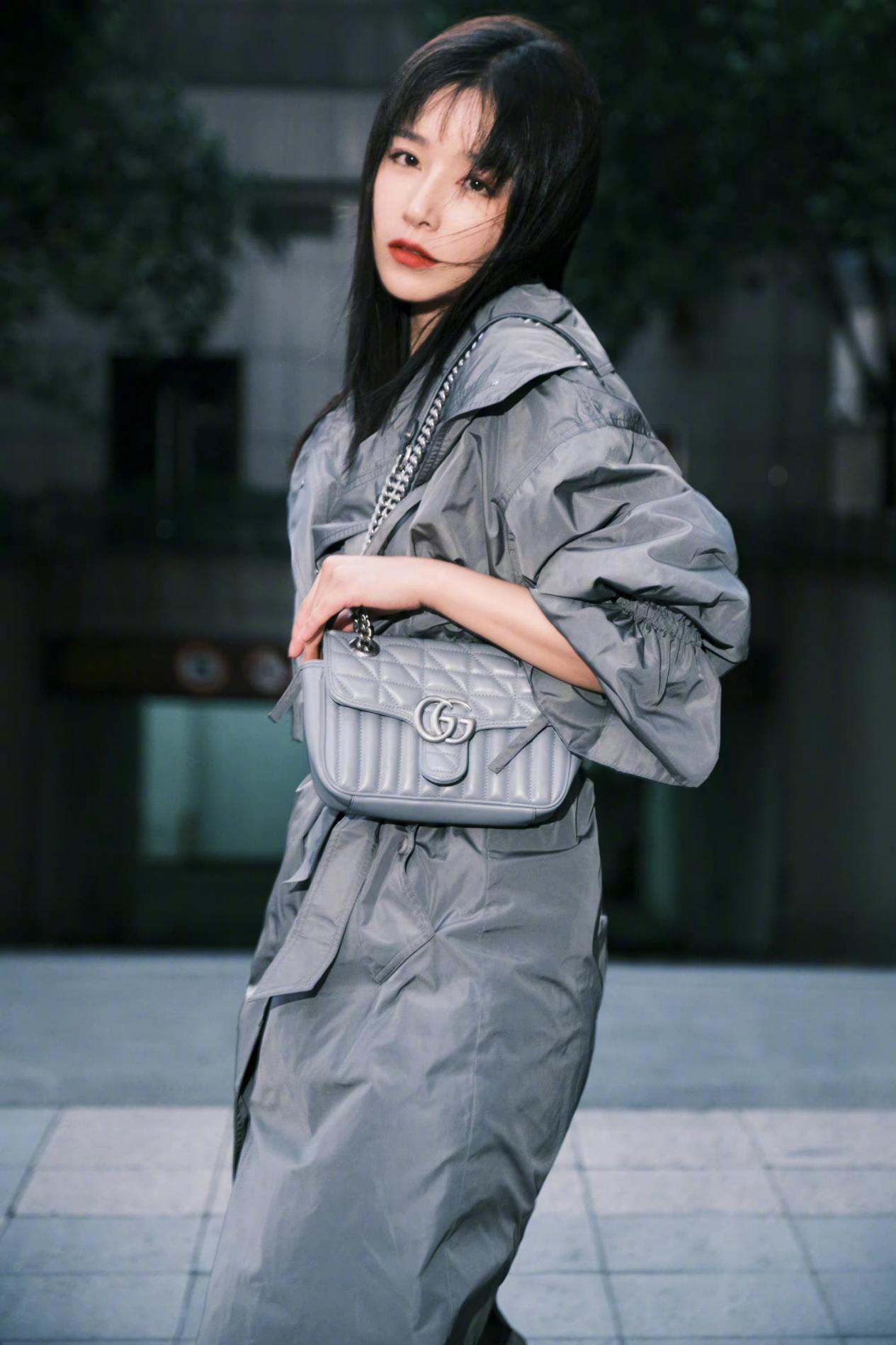 阚清子灰色风衣显高级(阚清子灰色风衣显高级感)