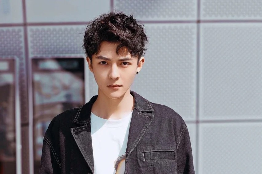 男生长发发型名称(男生长头发有哪些好看的发型,试试这几种,清爽又