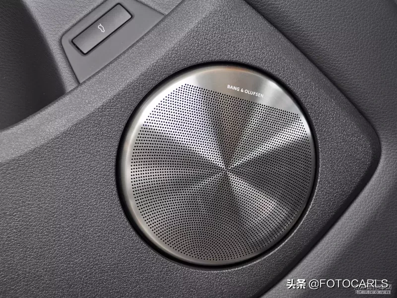 奥迪Q7 V12柴油版实拍,当年售价257万,这货能拖动一辆飞机