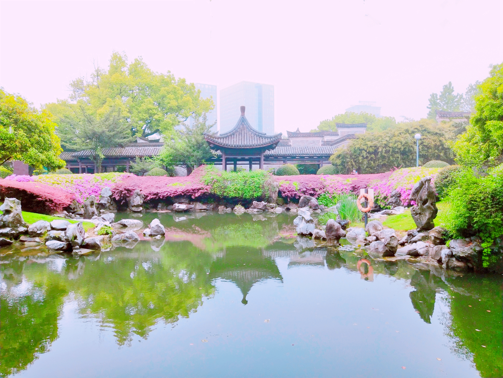 “万年老二”宁波，与杭州相比，究竟“差”在何处？