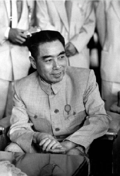 77年邓小平恢复高考，教育部部长刘西尧却不准儿子参加：你得避嫌