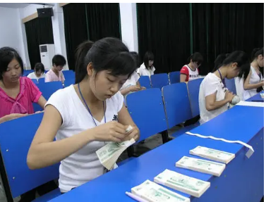 金融类专业学哪个好？毕业生就业有前景，这4个吃香的专业别错过