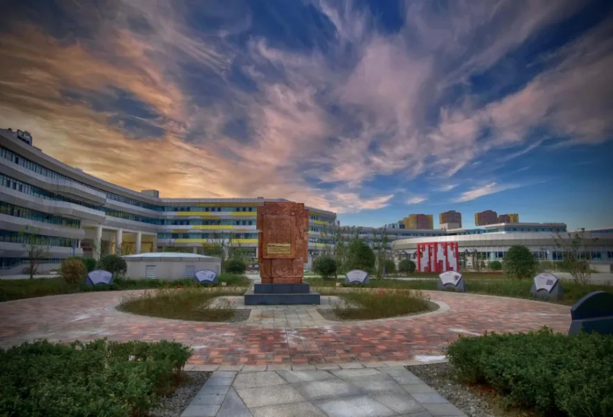 成都东辰高中部来了！首届教师一半以上都是清北名师