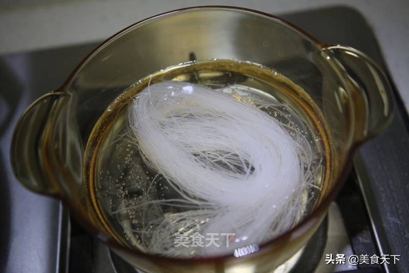酸溜溜的味道，酸爽可口，开胃下饭，还帮油腻腻的肠胃减减负