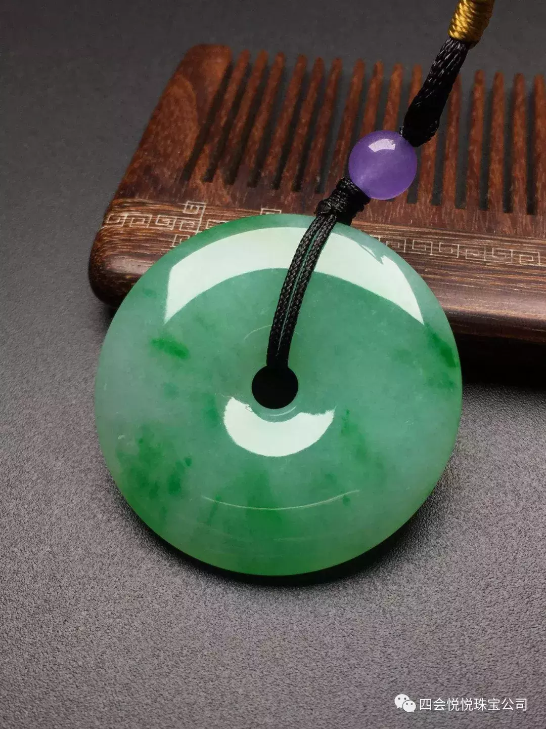 翡翠平安扣怎么选?看完你就知道(玉石翡翠一般出现在什么地方?)-老玛