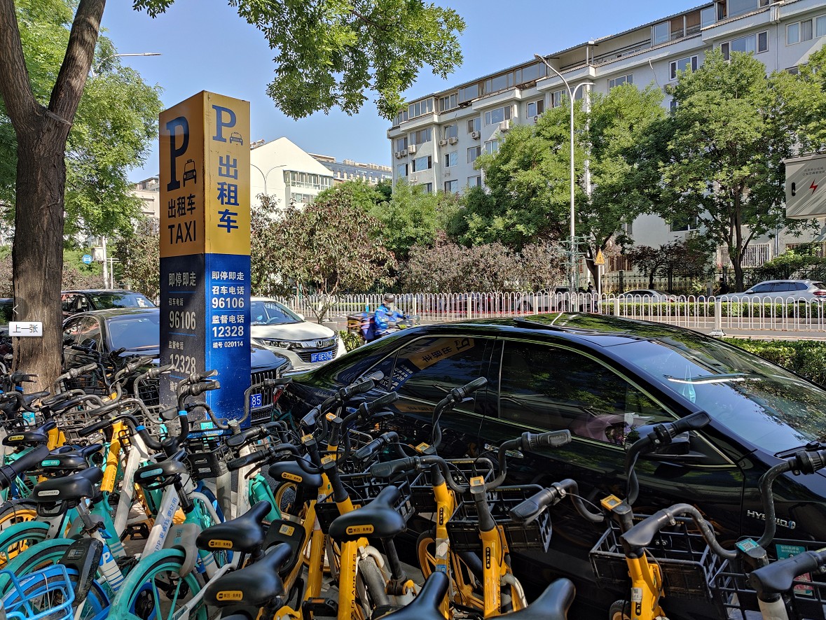调查 </p><p>　　 招手没车停，出租车扬招站为什么打不着车了？