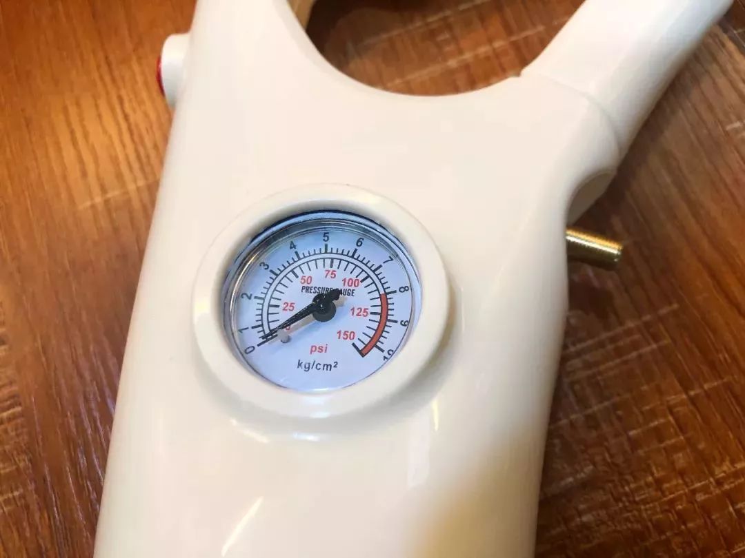 下水道堵了，别用棍子捅！试试这个方法，轻松疏通不求人