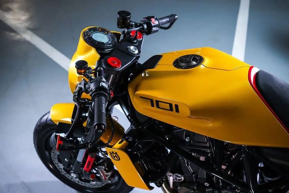 改装鉴赏 </p><p>　　“白箭”变“黄箭”，Vitpilen 701 Cafe Racer