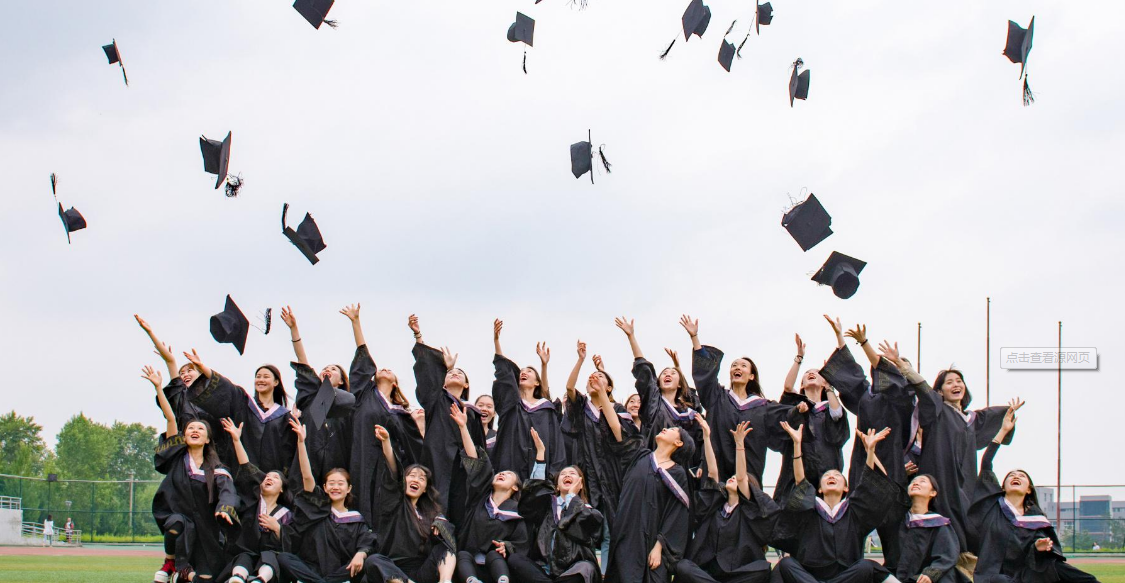 女大学生穿jk拍毕业照,青春靓丽画面美好,却被批有伤风化