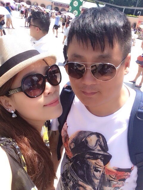 宋晓峰老婆原来这么漂亮,颜值不输明星,穿旗袍曲线迷人气质出众