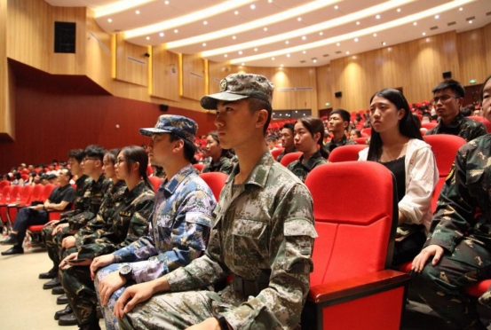 大学生毕业前入伍，和毕业后当兵待遇差距不小，学生要了解清楚
