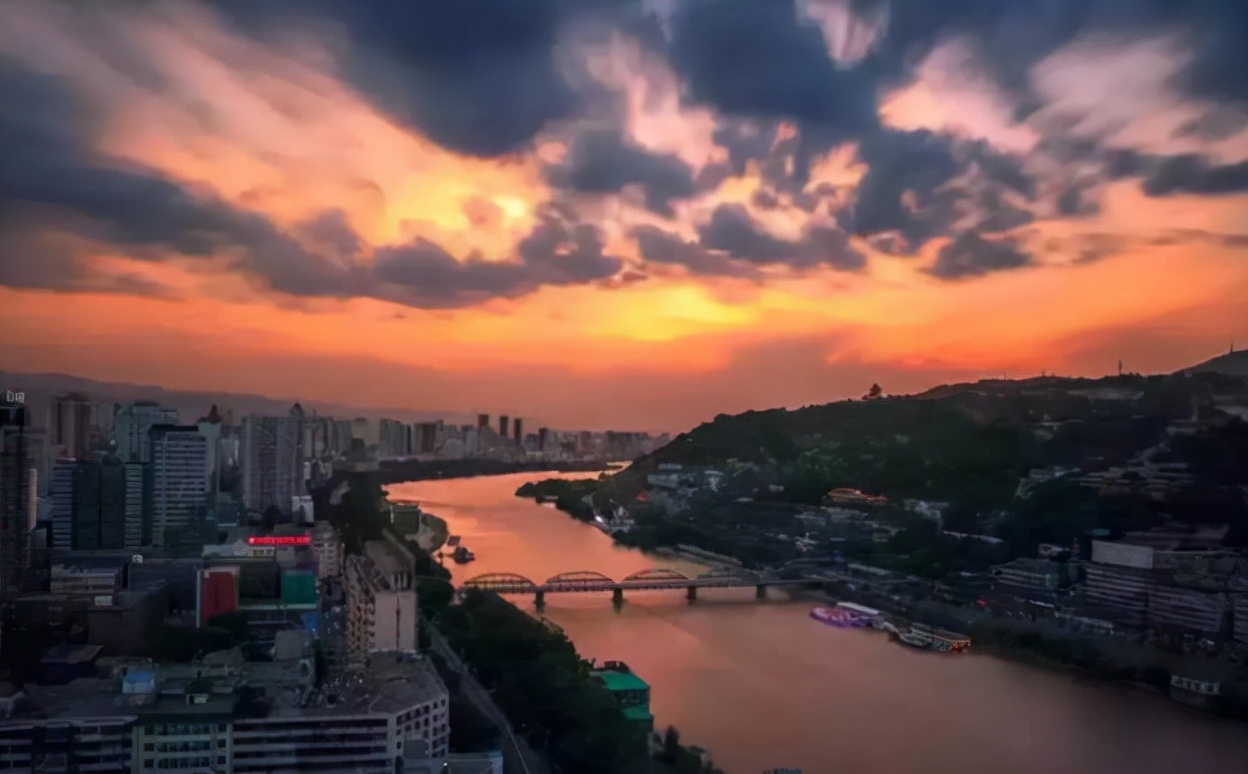 辛辛苦苦考上985不念了？这所大学不一般，每年都有学生选择退学