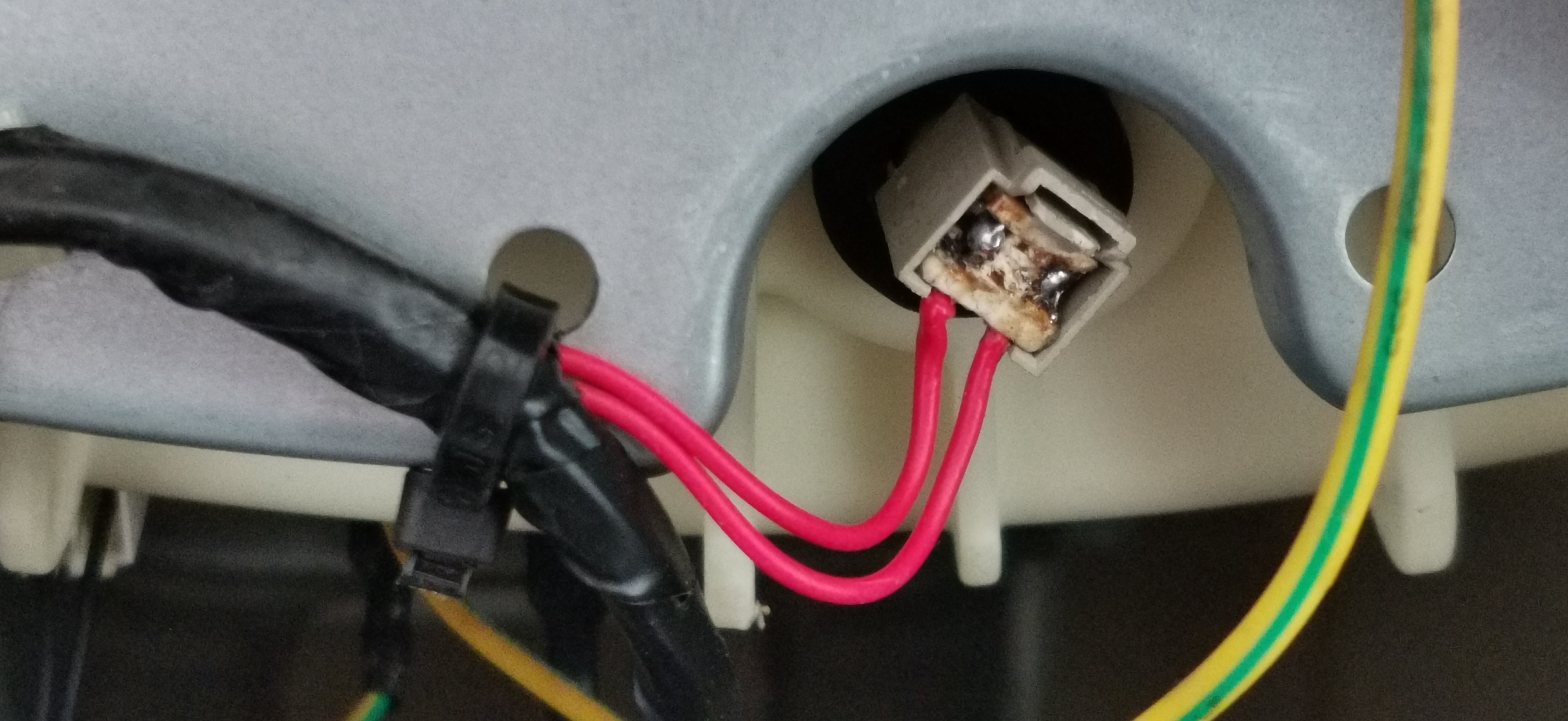 海尔滚筒洗衣机F9报警不工作故障，找准方向轻松维修