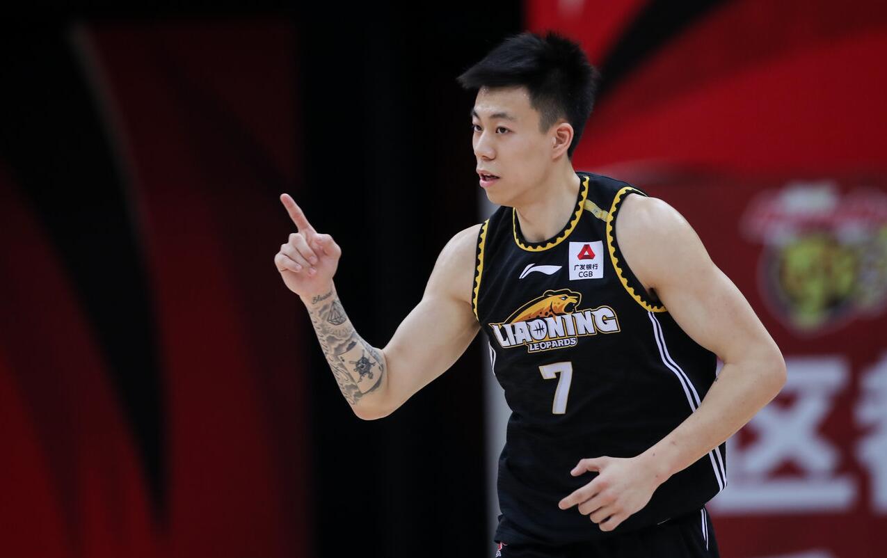 张镇麟为什么进不了nba(0分4犯规！攻不进，防不住！别再吹张镇麟了！他现在真打不了NBA)