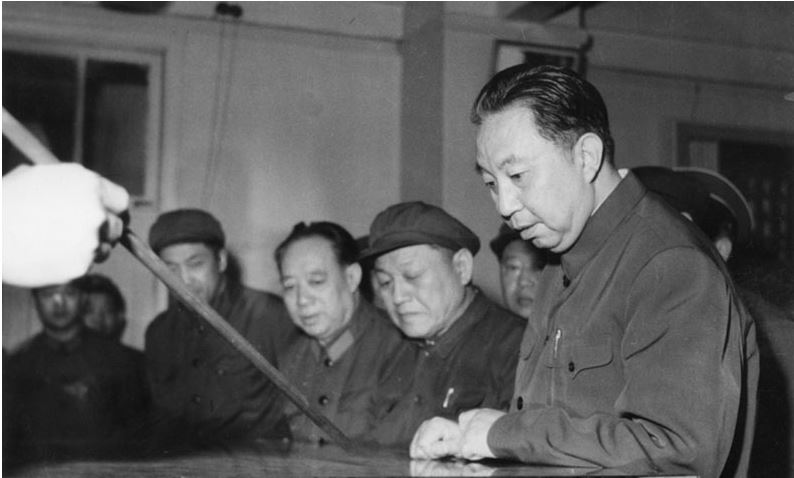 意外收到一封“意见信”，华国锋回复：破除个人迷信请从我开始