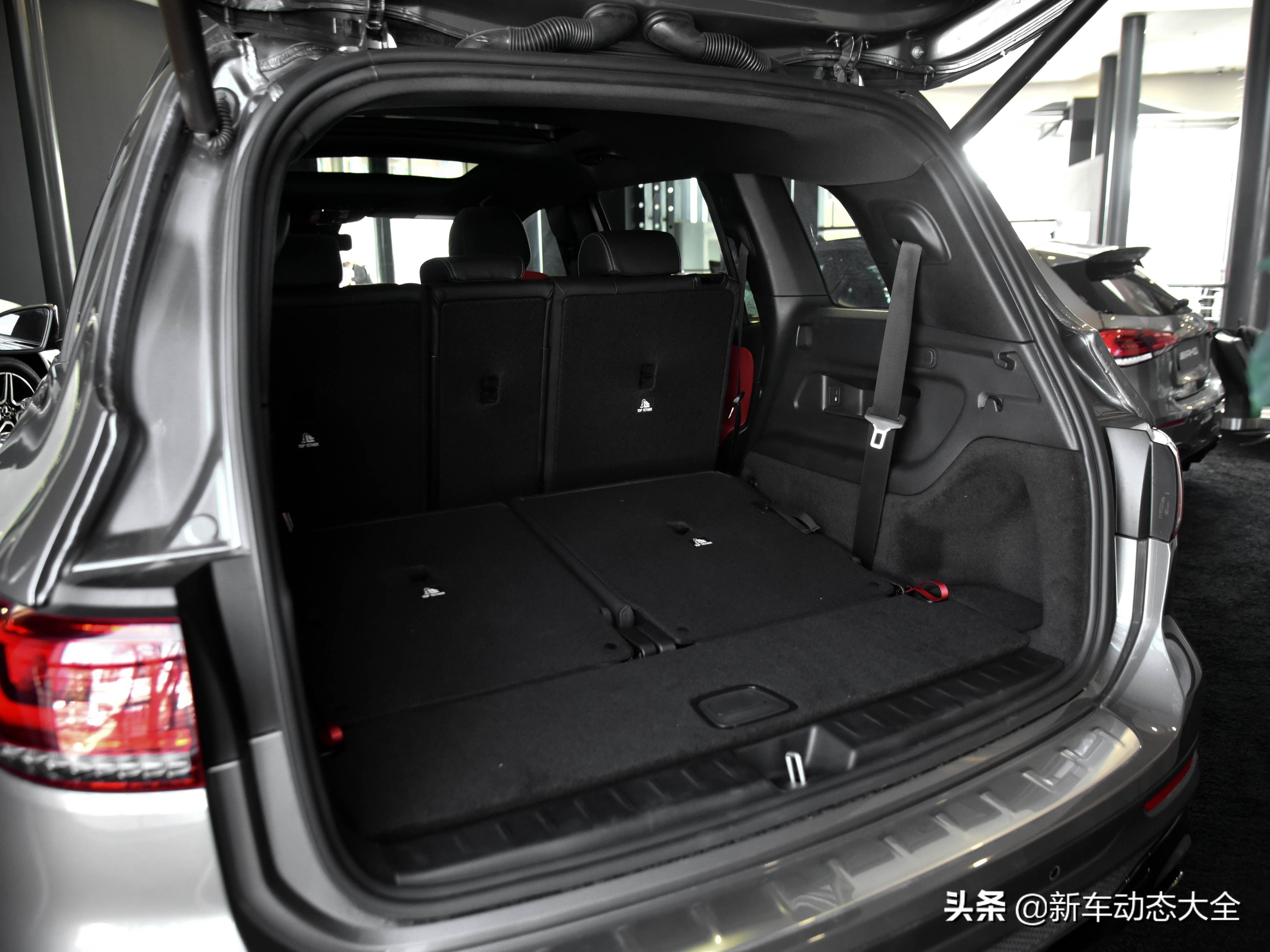 升级高性能306马力2.0T，7座豪华品牌入门SUV，带你看奔驰GLB AMG