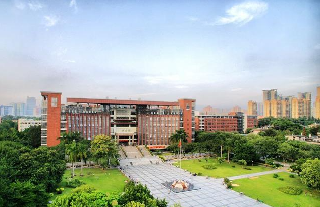 厦门市第一任市长，也曾担任广东省省长，90岁逝世，官至正部级