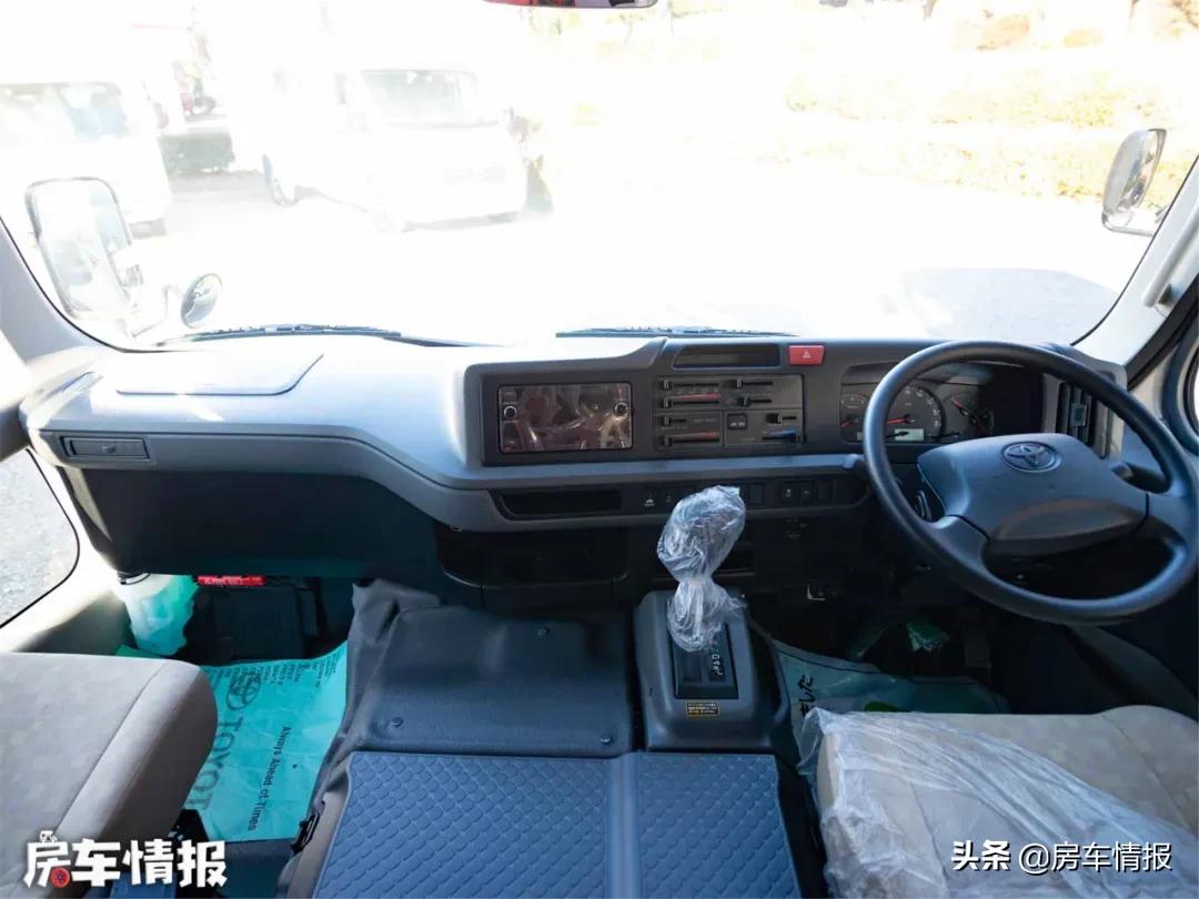 新款丰田考斯特房车，4.0L动力足，大沙发特舒服行李箱能住人