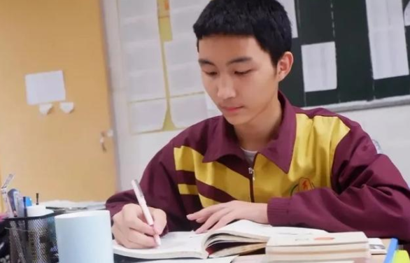 湖南男孩707分考上清华，看完他的经历，才明白家庭教育的重要性