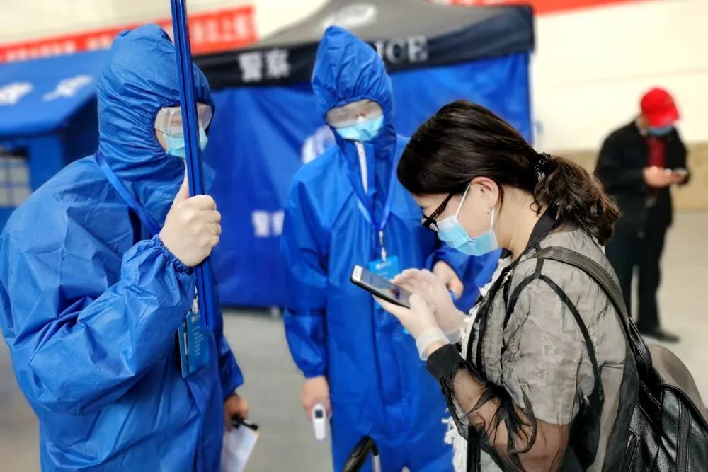 温暖回家路 情真扣人心！我校首批学子平安返校！