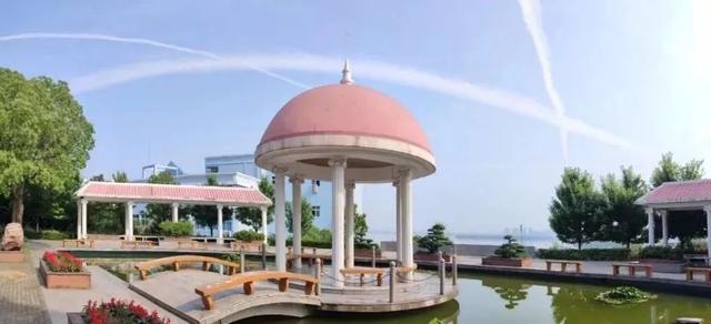 武昌理工学院究竟有多美？一组图告诉你什么才是湖景校园