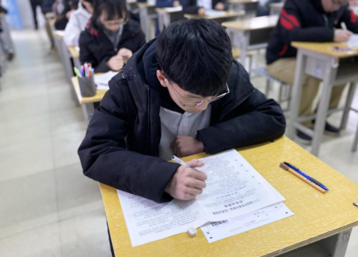 模拟考试和高考难度（高考成绩和模拟成绩差距多大）