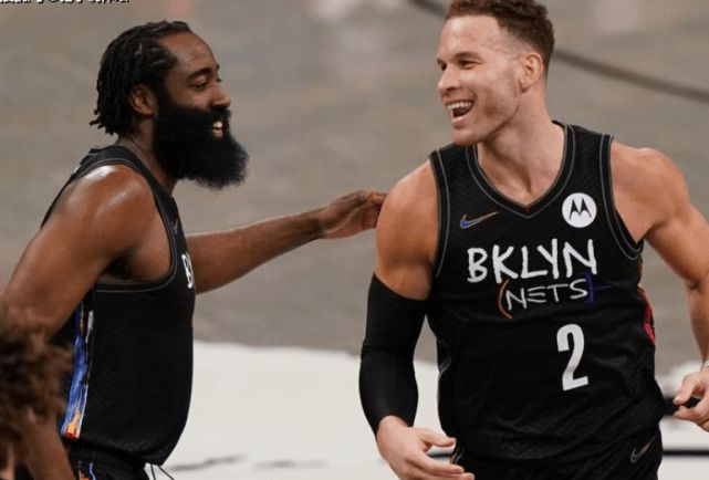 为什么nba薪水高(NBA打球拿底薪的球员，他们在美国过着怎样阶层的生活？)