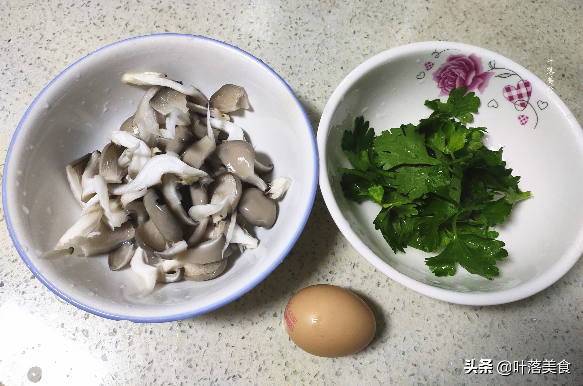 平菇鸡蛋汤的做法（鲜香可口的平菇鸡蛋汤简单易学）