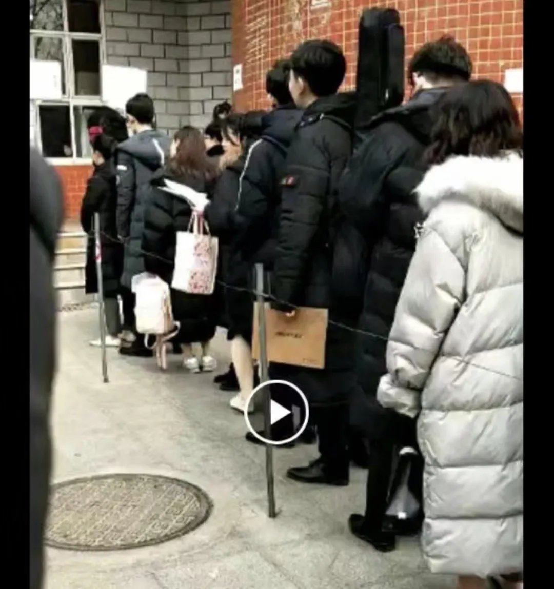 上岸学姐告诉你:播音主持校考需要注意什么?面试服装如何搭配?