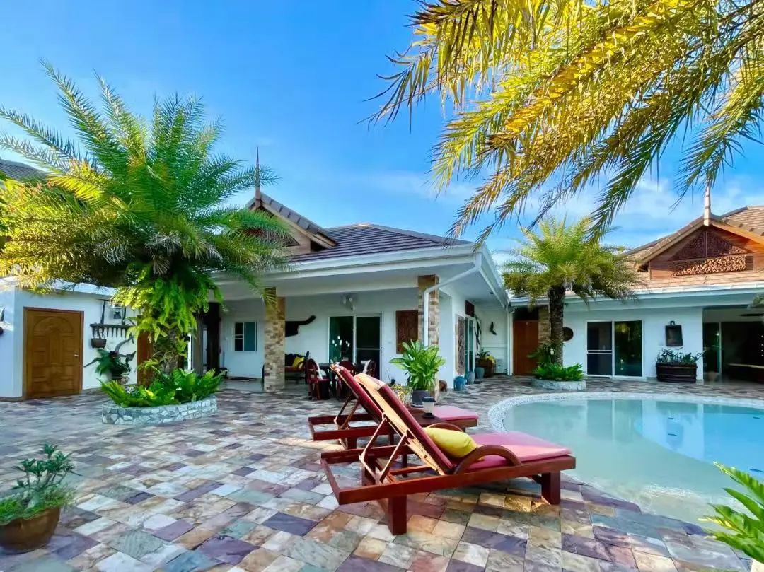 泰国芭提雅东区独栋大泳池别墅庄园 7房8卫 占地 2莱(4.