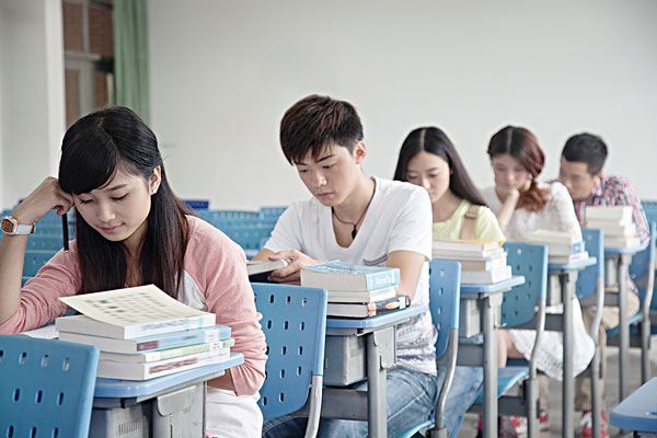 大学学费“收费标准”，这类专业学费“1万+”，报考时需注意