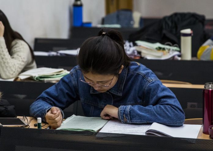 考研难度很大的几个专业，不仅人多分数线还高，你报考的哪一个？