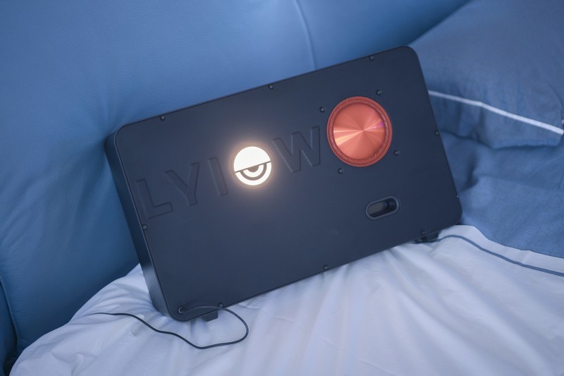 漂亮的 Lyiew Pro3沉浸式情绪歌词悬浮字幕蓝牙音箱