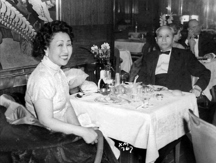 民国复旦校花严幼韵：112岁依然每天化妆，3个女儿都很厉害