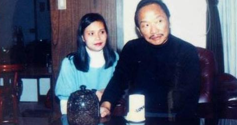 三十年不见父亲，气哭成龙，去世前仅一人陪伴，古龙的传奇与孤独