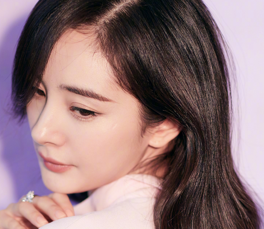 杨幂家里有3人考清华1人哈佛，她本人也是学霸，家庭环境很重要