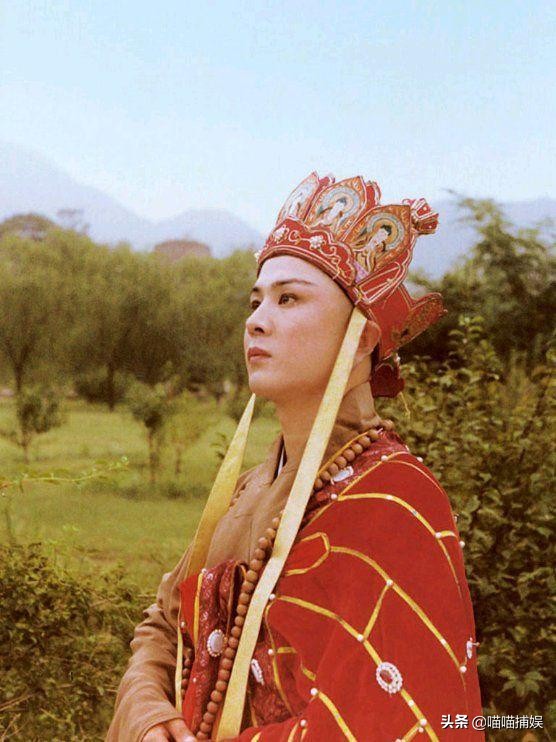 汪粤走了以后,导演让本来饰演"小白龙"的徐少华临时顶上,成了第二任