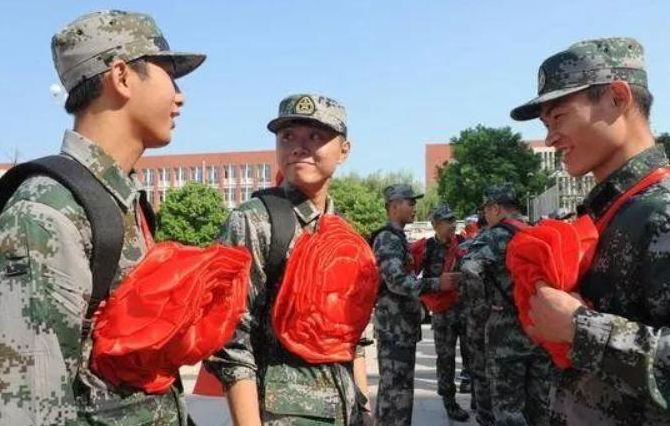 大学生当兵，2年后退伍能有多少“经济补助”，学生需提前了解