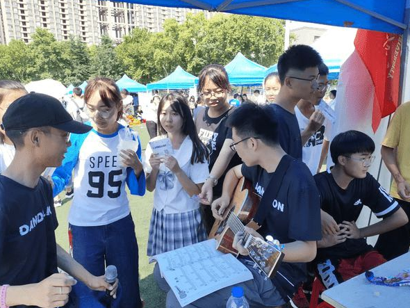 大学里有些证书并不实用，企业认可度较低，学生报考需谨慎