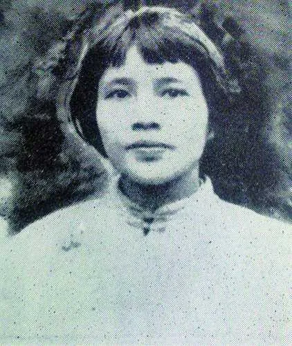 《觉醒年代》中的葛妈妈：休夫办女校，54岁赴法留学，满门英烈