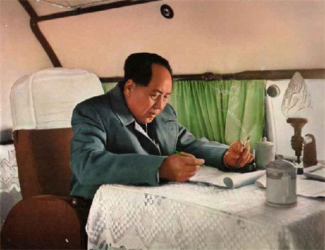 毛主席1956年就提出《论十大关系》，为何直到20年后才首次发表？
