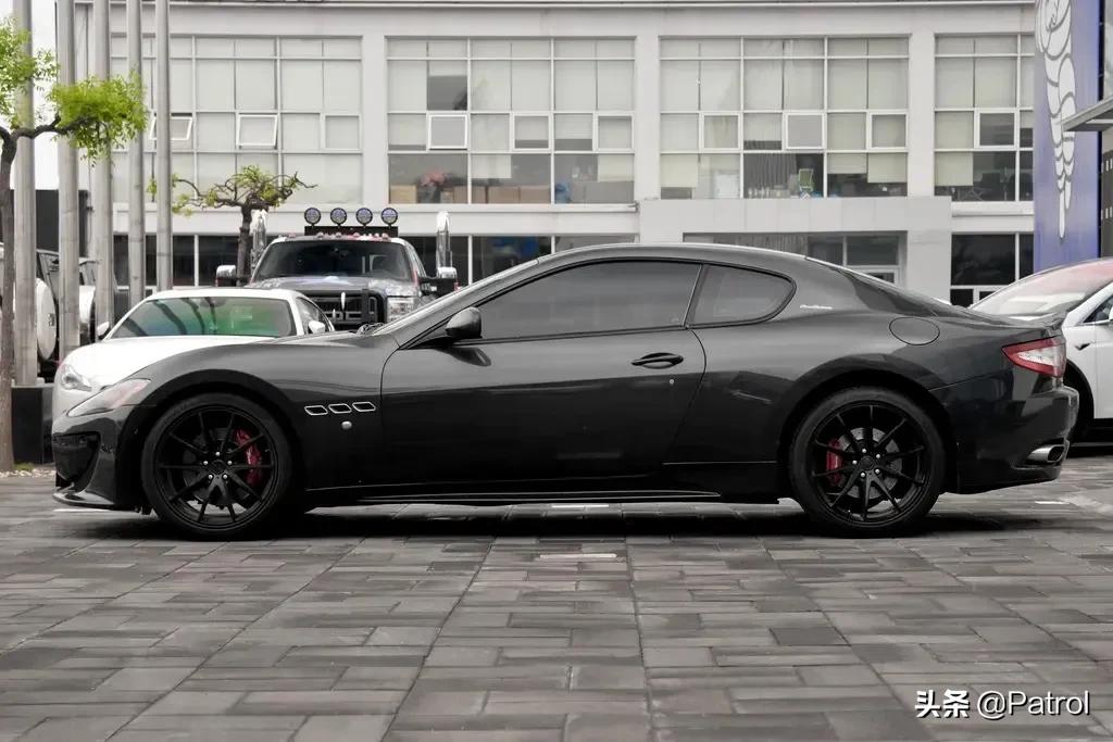 一代经典神车，玛莎拉蒂GT，新车落地300万，如今50万都难卖