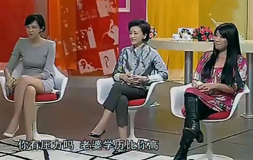 李健小5岁娇妻正脸罕曝光！五官精致身材微胖，两人至今没房没娃