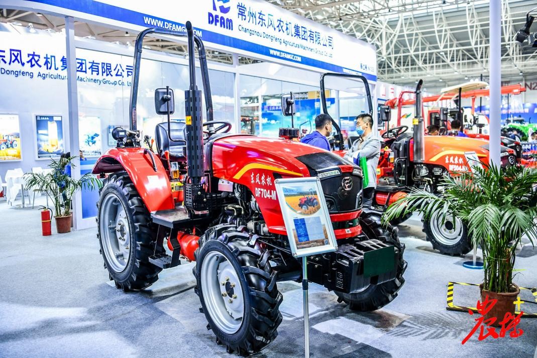 國際農(nóng)機展上的15款704拖拉機