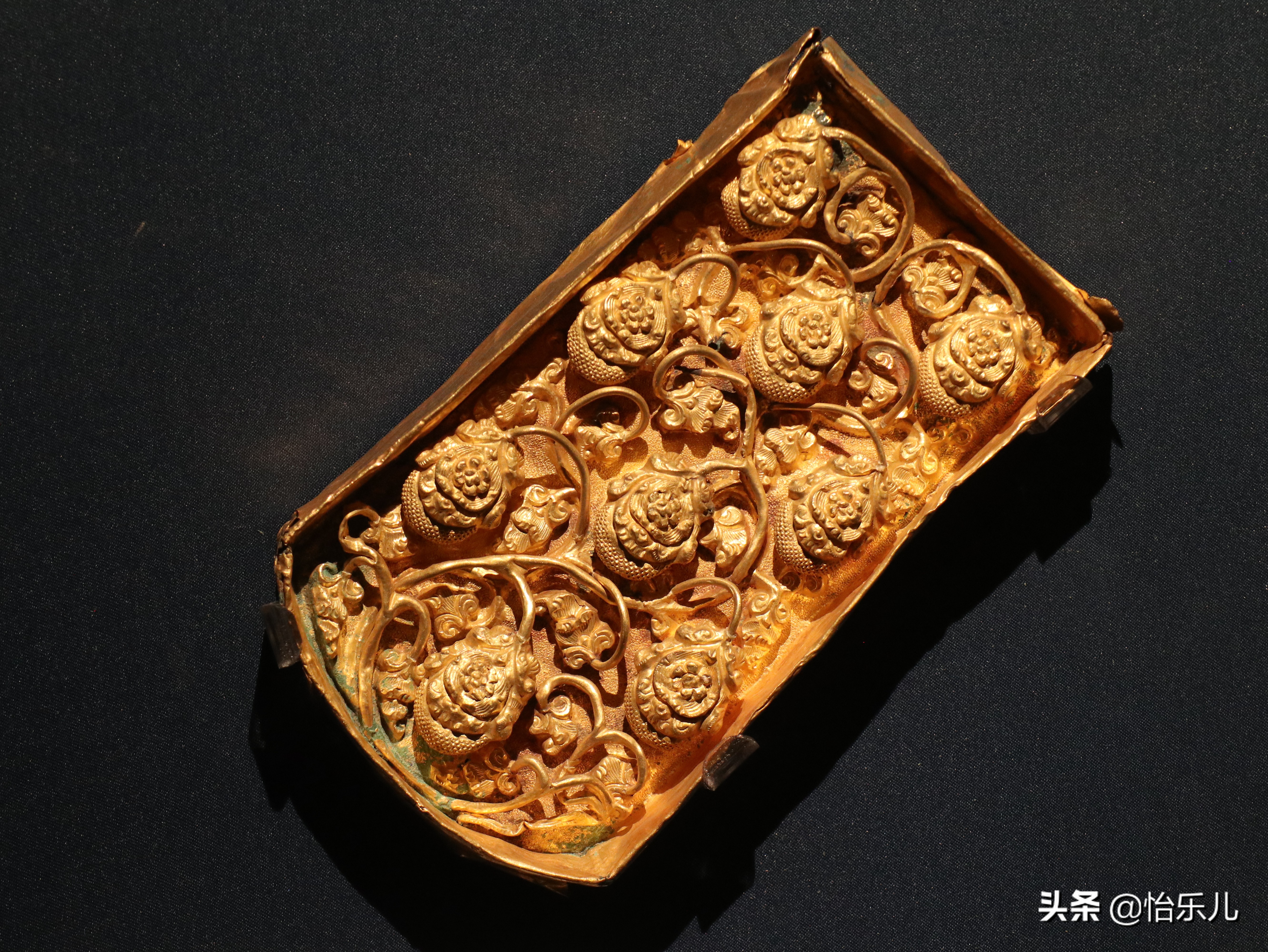 苏州一座墓出土54件元代金银器,纯度高型别致,还件件纹美艺精